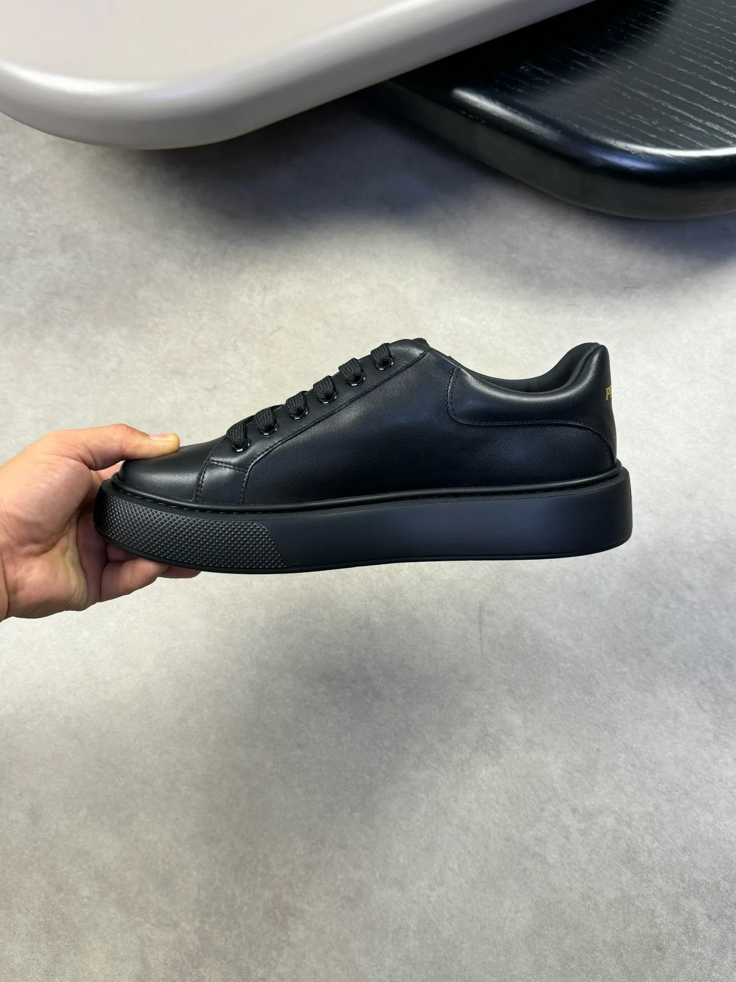 Men's shoes 💰420 [New style] [PRADA] Prada - High-end quality original order - Upper: original 🔝 Nappa calfskin, shoe body sewn with brand plastic LOGO - Inner: water-dyed cowhide - Outsole: original TPU rubber foam; molded outsole - Super high quality control, fine workmanship: highlighted (high-end, luxury, grade) -Size: 39-44 (38, 45, can be customized)·PR0112